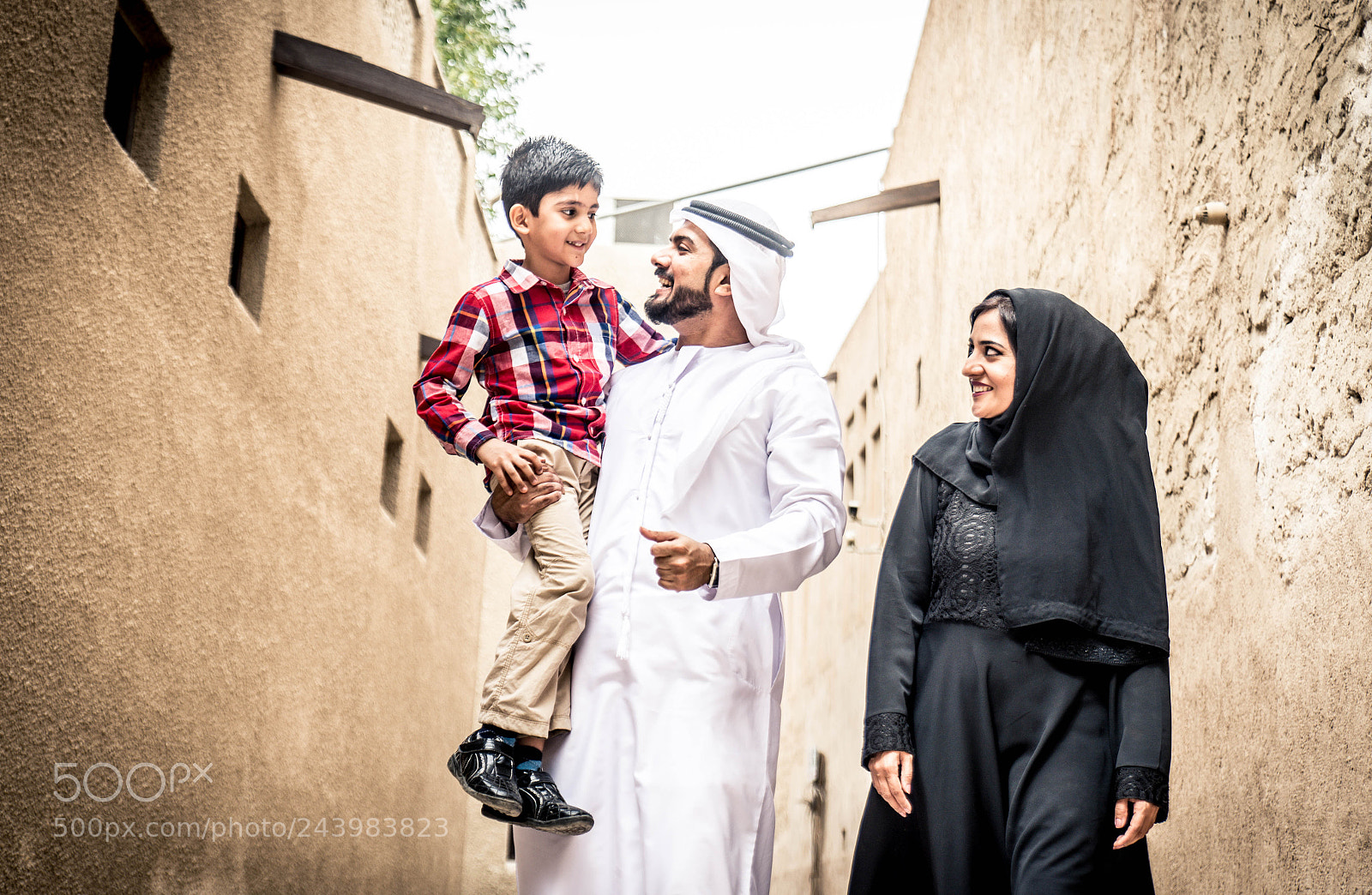 Nikon D610 sample photo. Arabian family photography