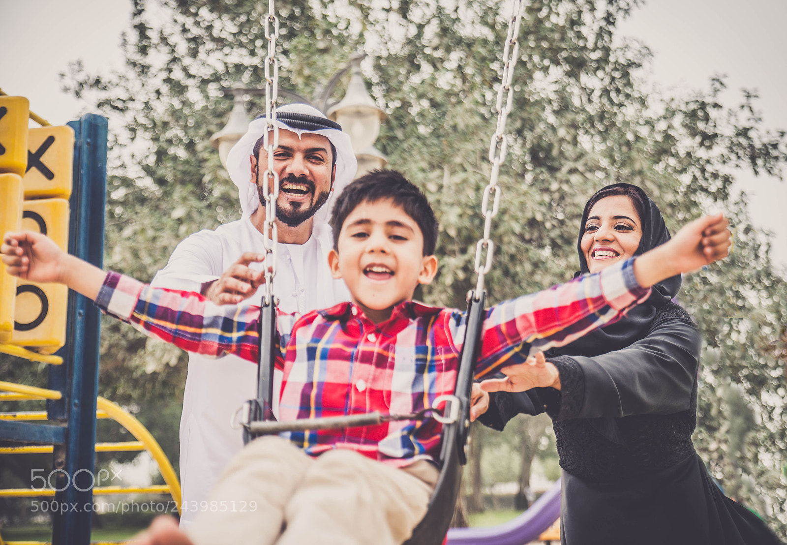 Nikon D610 sample photo. Arabian family photography