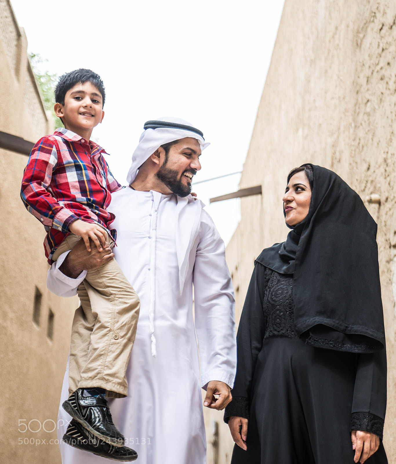 Nikon D610 sample photo. Arabian family photography