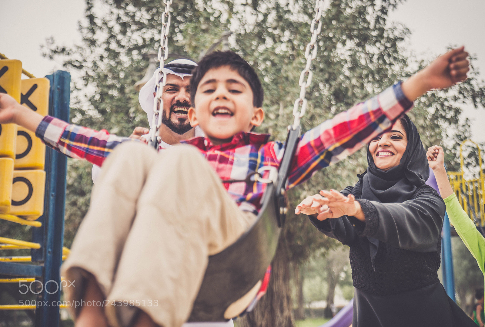 Nikon D610 sample photo. Arabian family photography