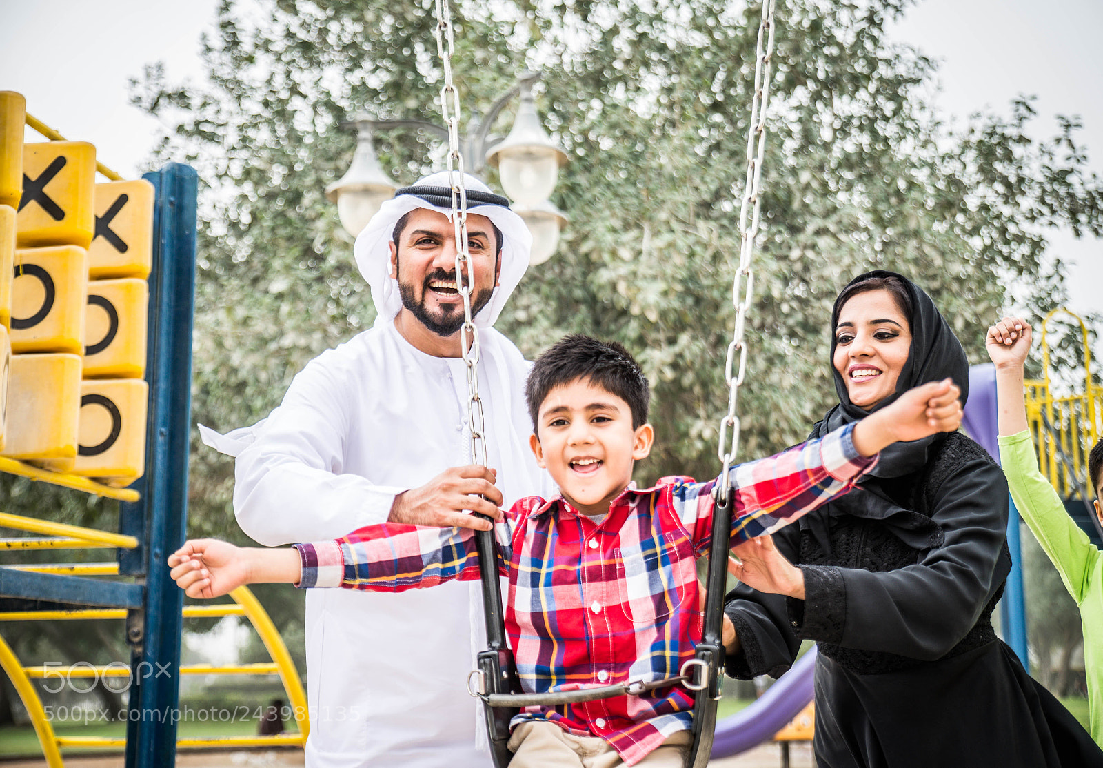 Nikon D610 sample photo. Arabian family photography