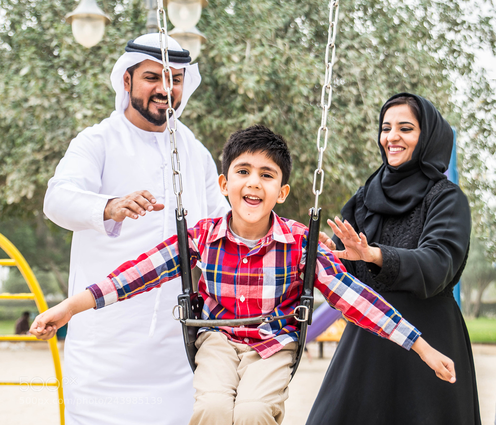 Nikon D610 sample photo. Arabian family photography