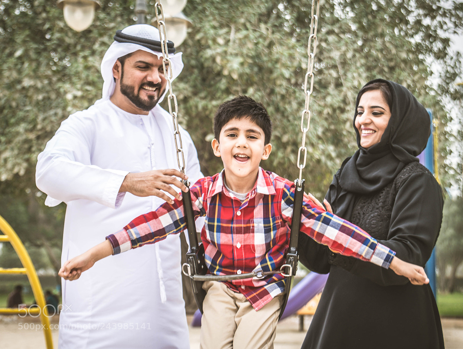 Nikon D610 sample photo. Arabian family photography