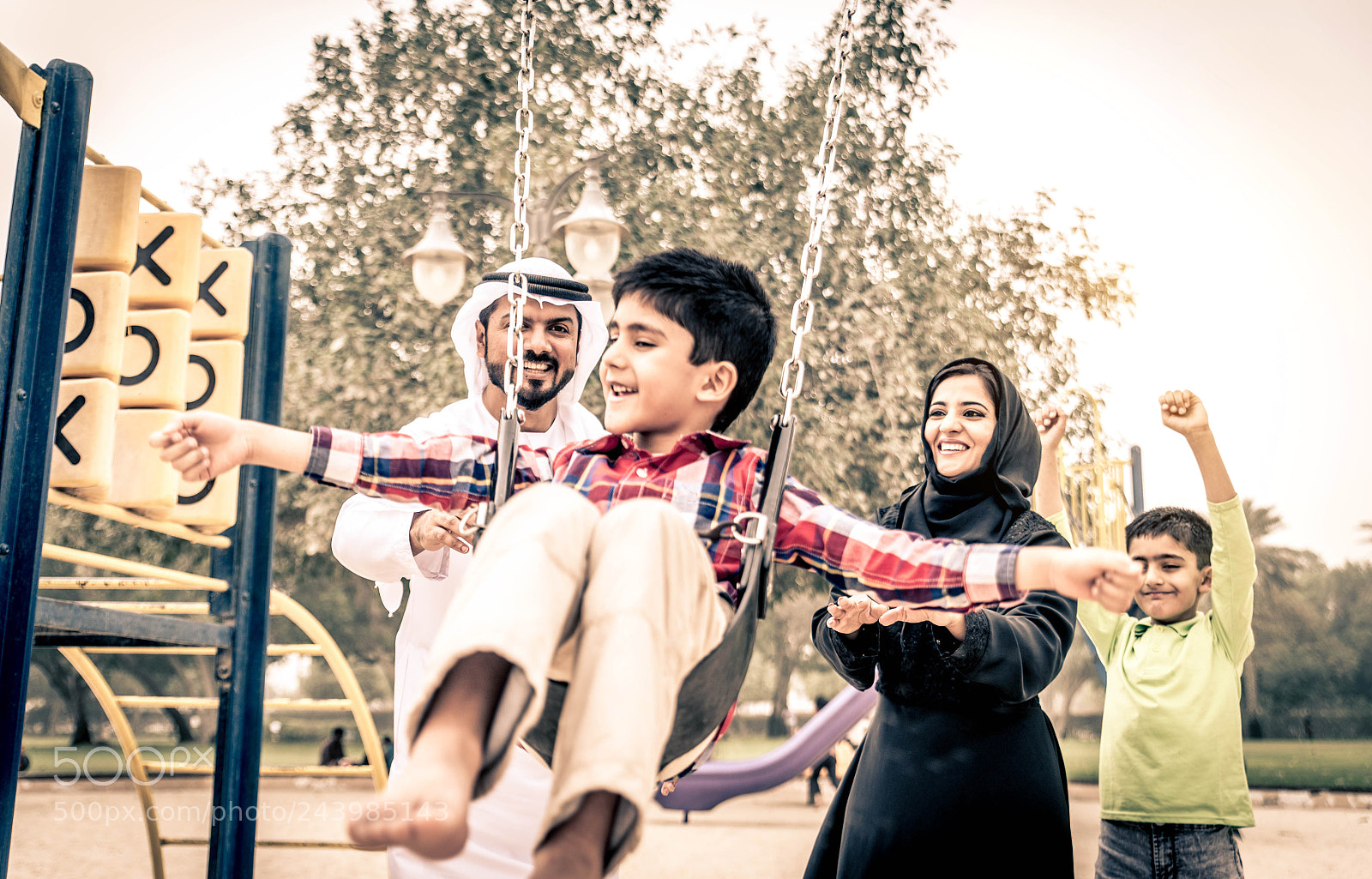 Nikon D610 sample photo. Arabian family photography
