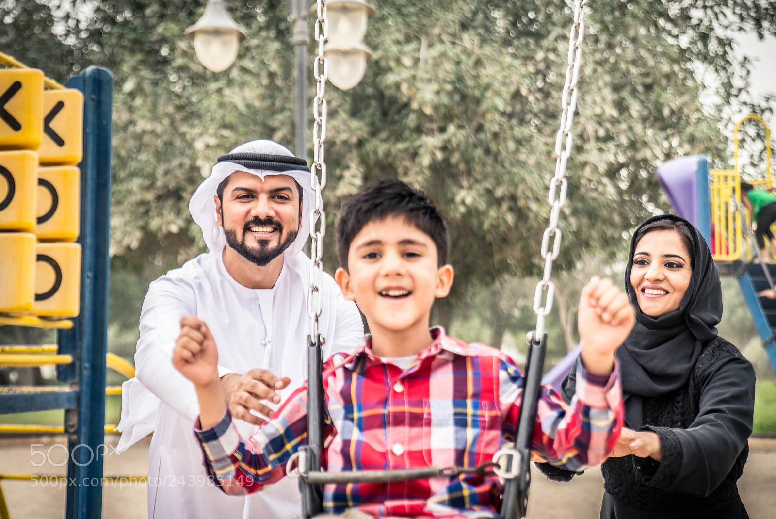 Nikon D610 sample photo. Arabian family photography