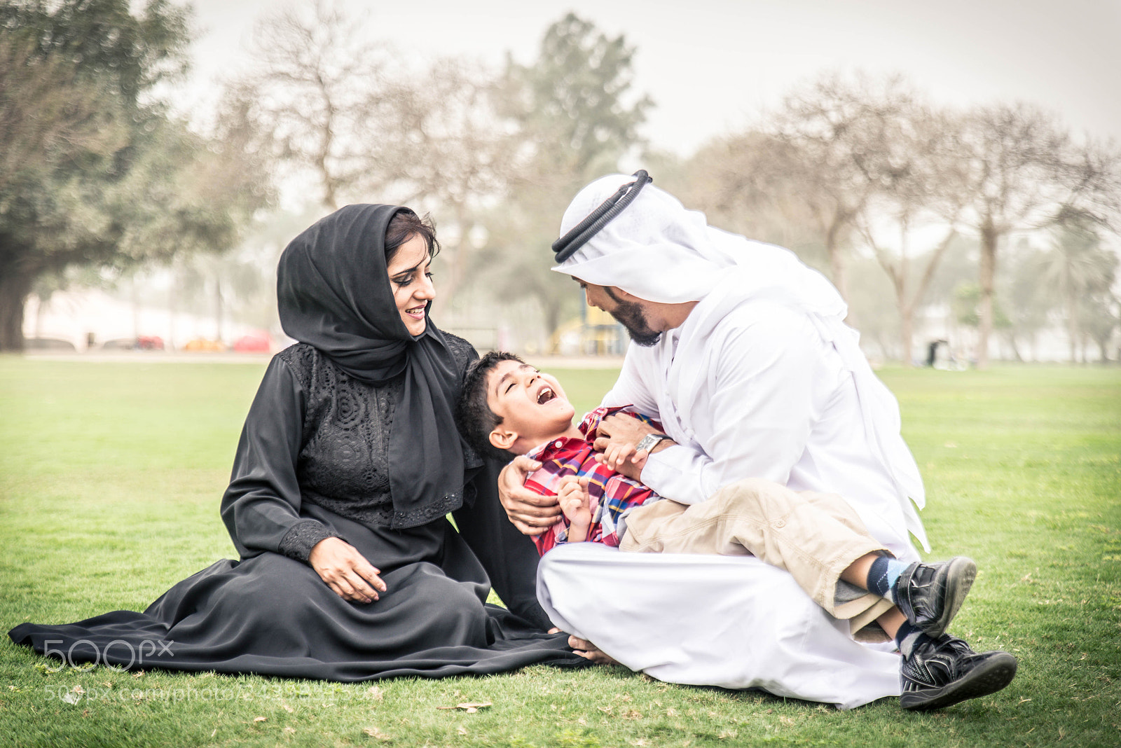 Nikon D610 sample photo. Arabian family photography