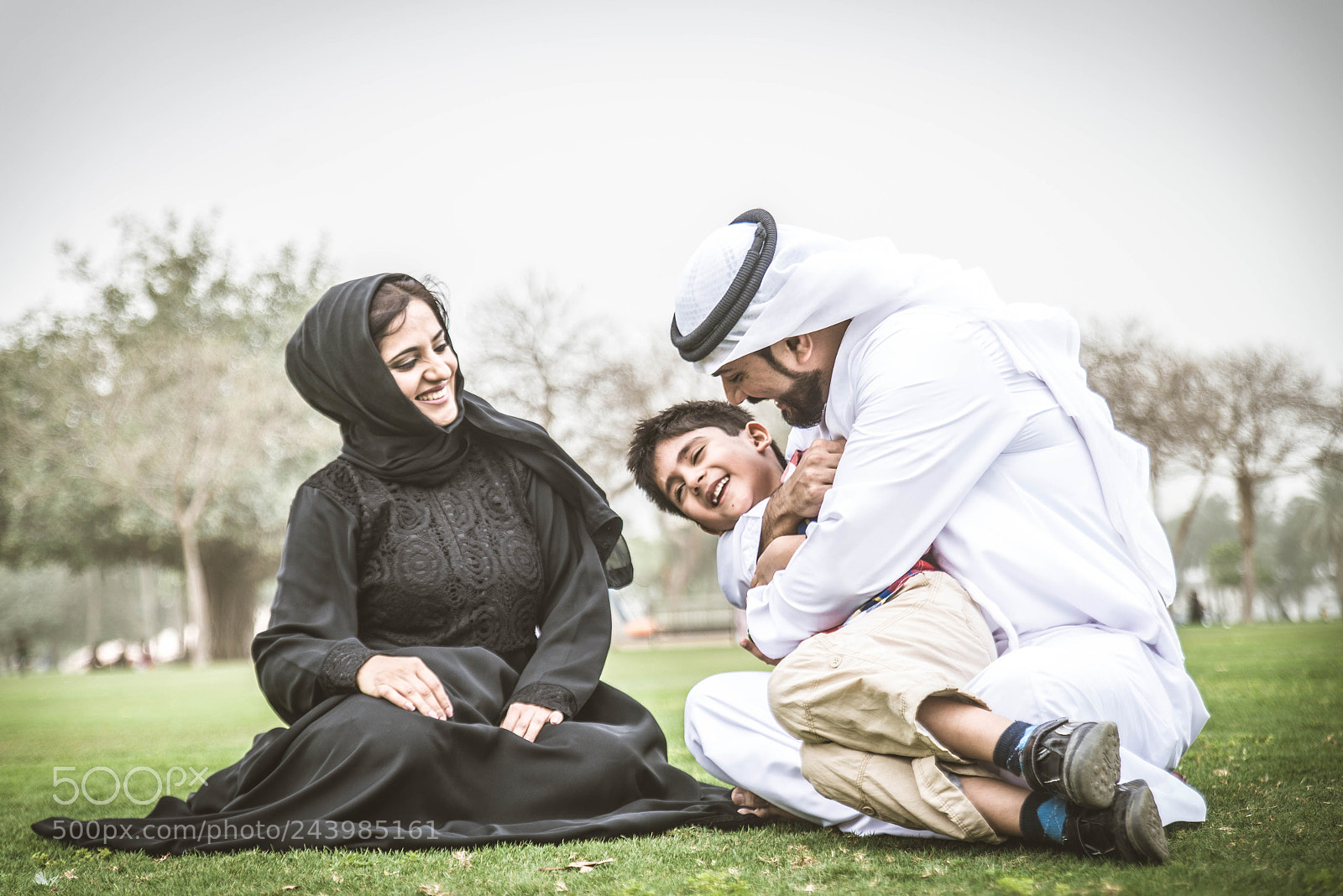 Nikon D610 sample photo. Arabian family photography