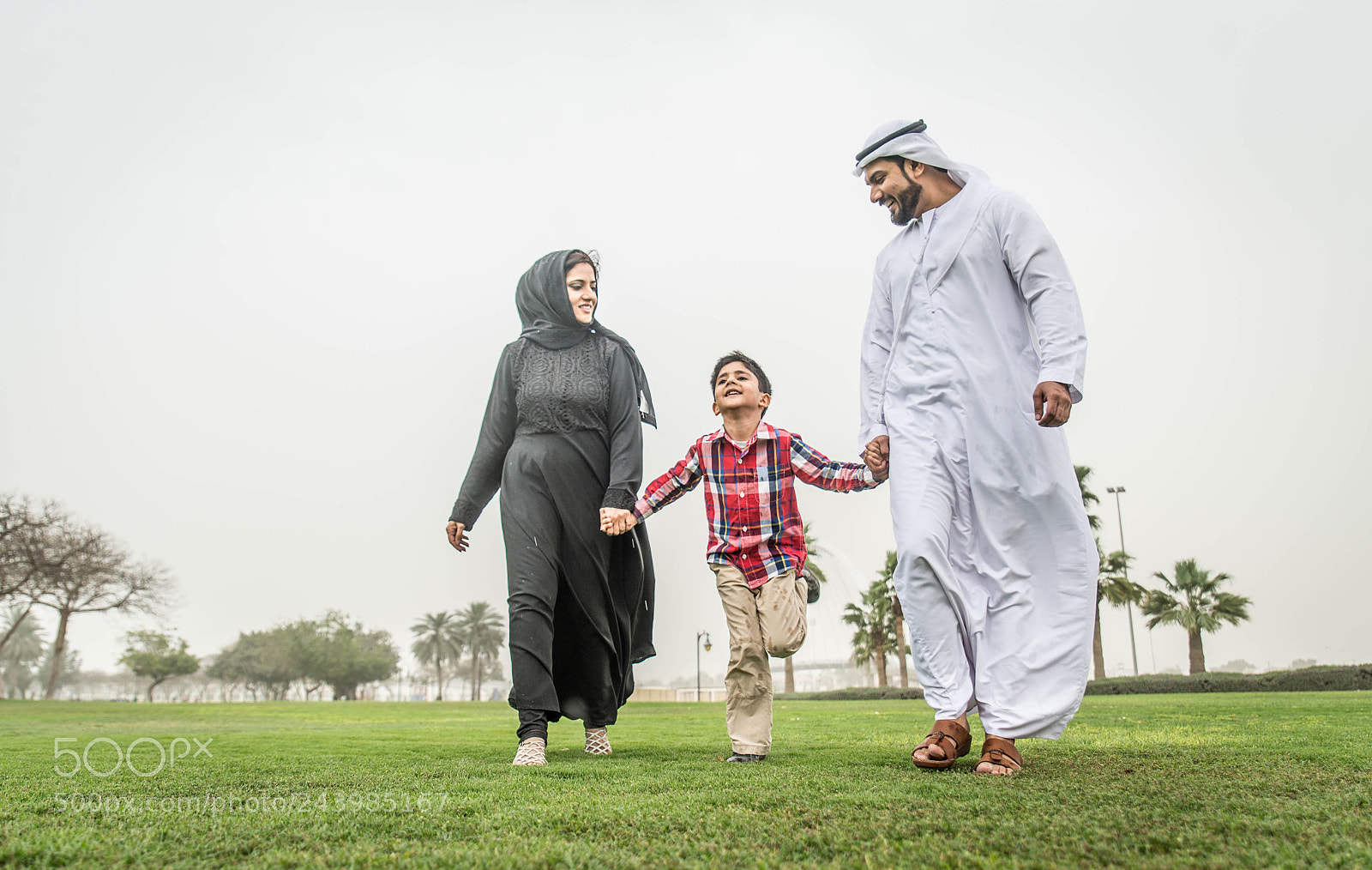 Nikon D610 sample photo. Arabian family photography