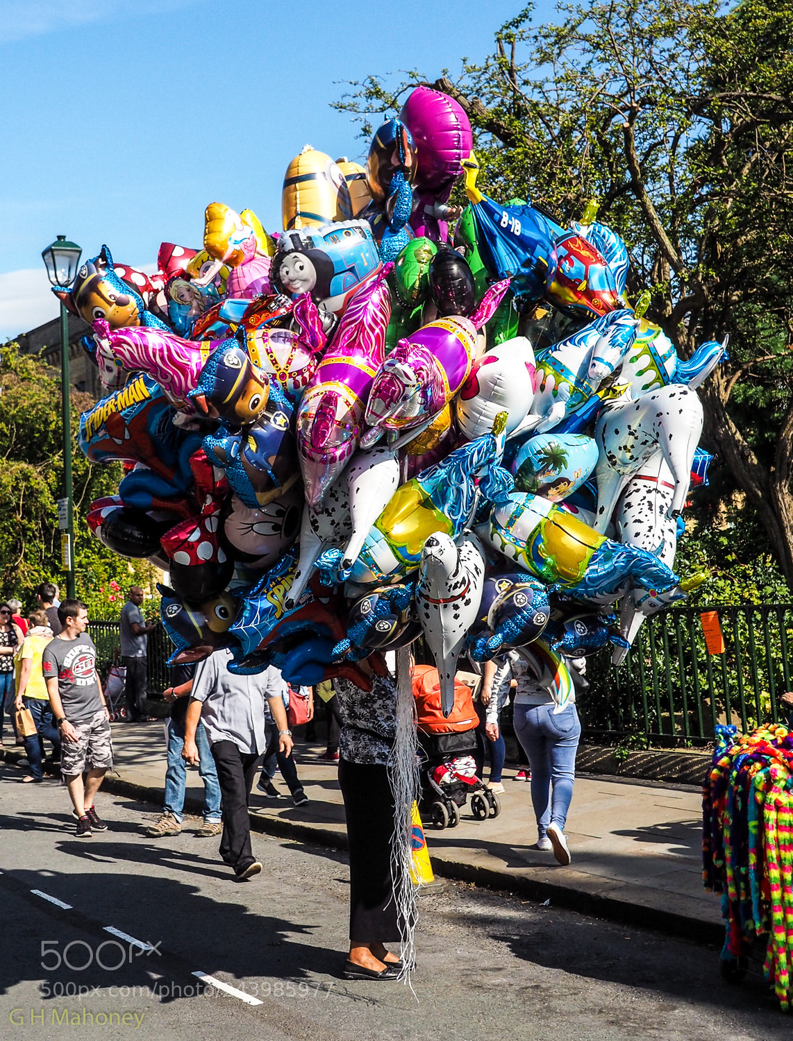 Olympus OM-D E-M10 II sample photo. Balloon man photography