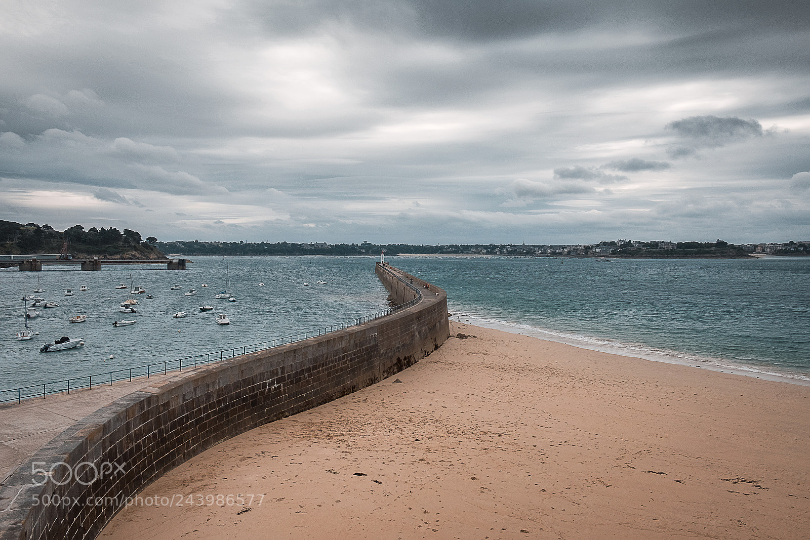 Fujifilm X-T1 sample photo. Pointing out photography