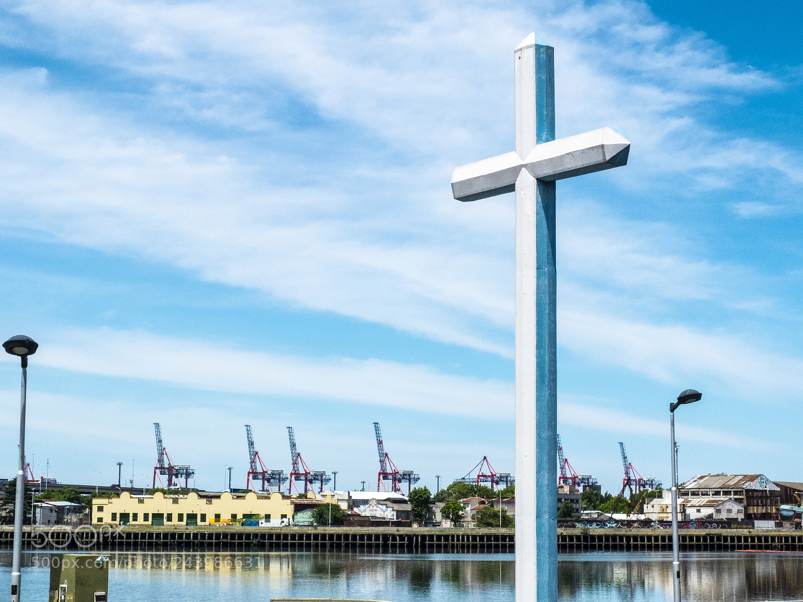 Fujifilm X10 sample photo. Kreuz_im_hafen photography