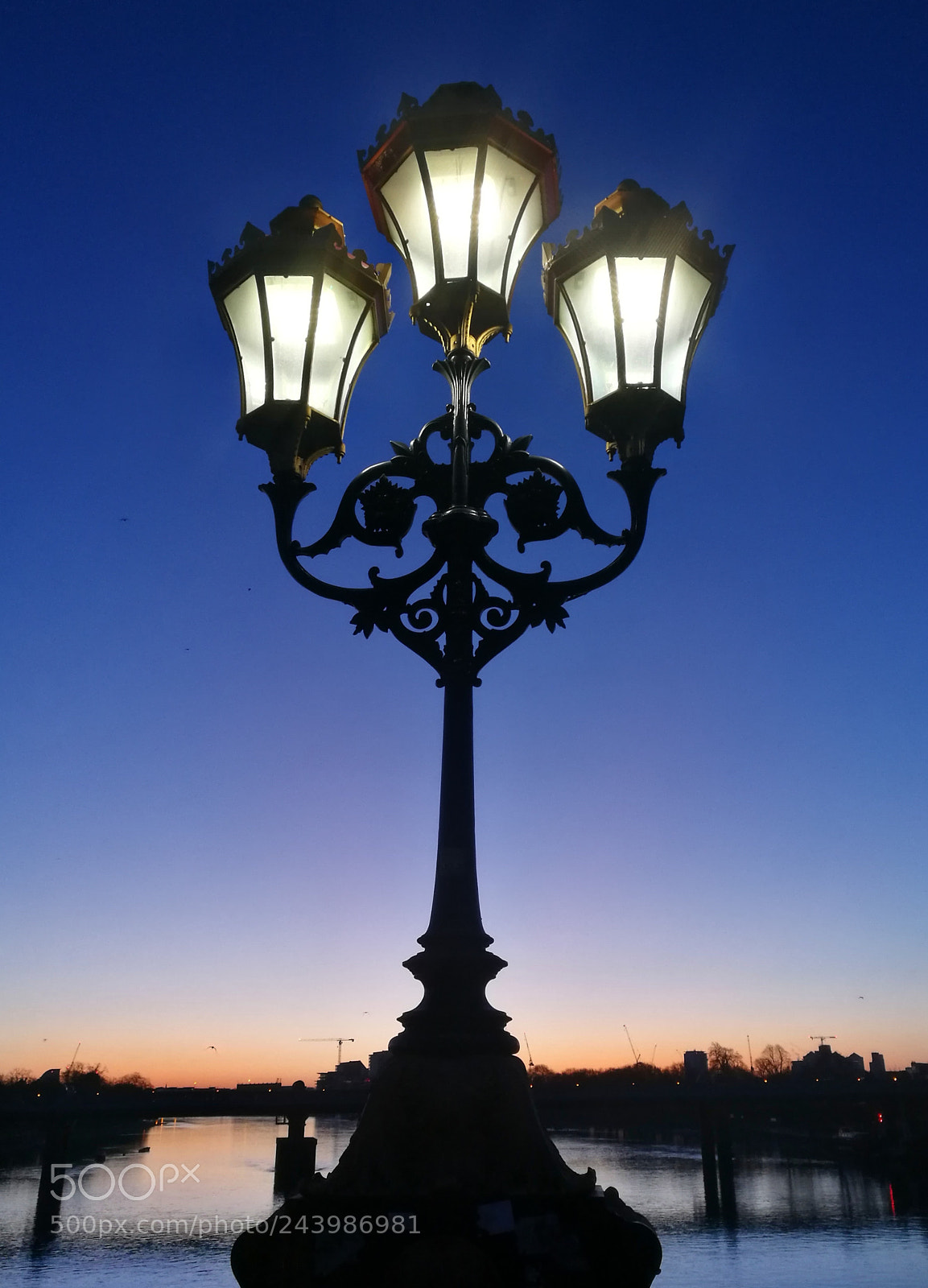 HUAWEI P9 sample photo. Light over the thames photography