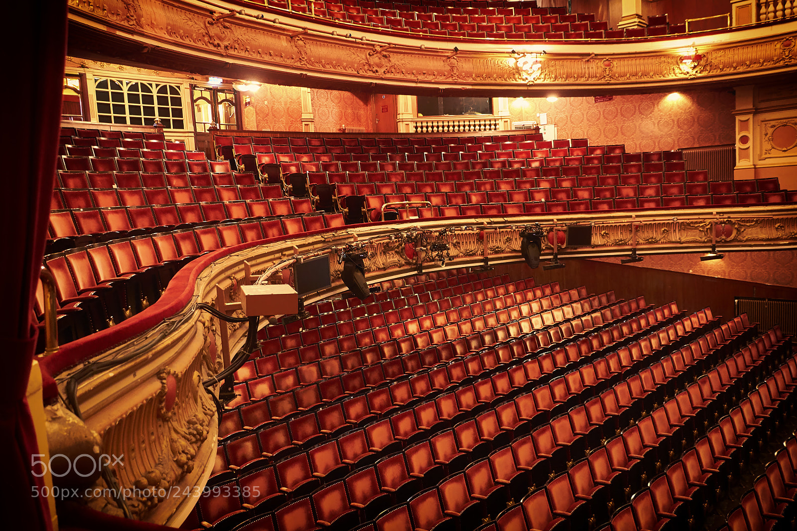 Canon EOS 650D (EOS Rebel T4i / EOS Kiss X6i) sample photo. Ready for the show photography