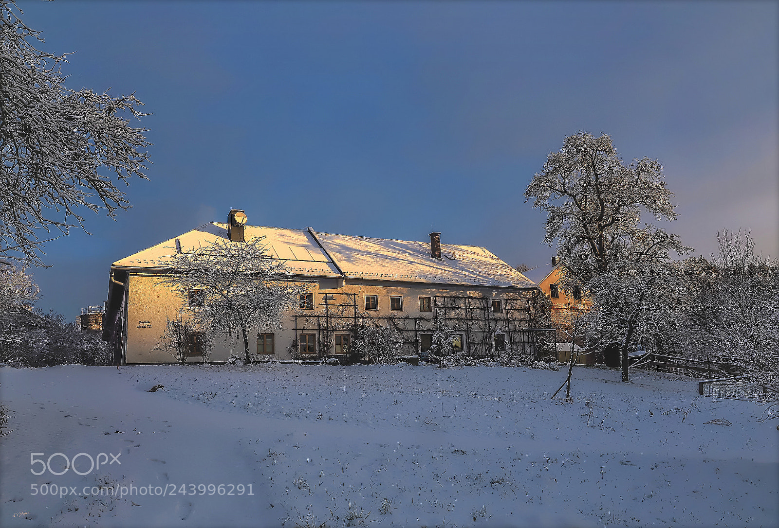 Olympus OM-D E-M1 sample photo. Farmhouse at sunrise photography