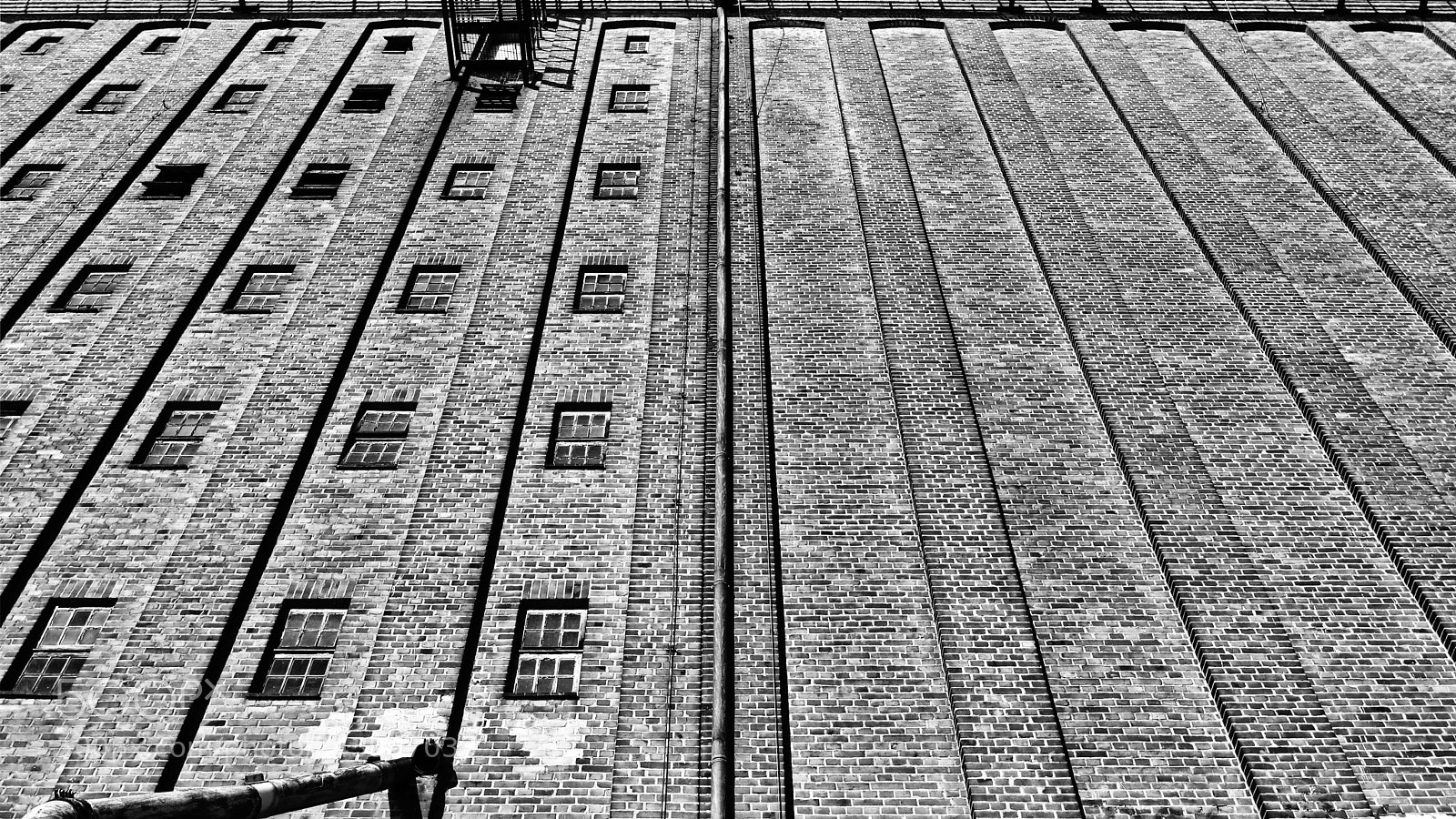 Canon EOS 760D (EOS Rebel T6s / EOS 8000D) sample photo. Brick wall photography