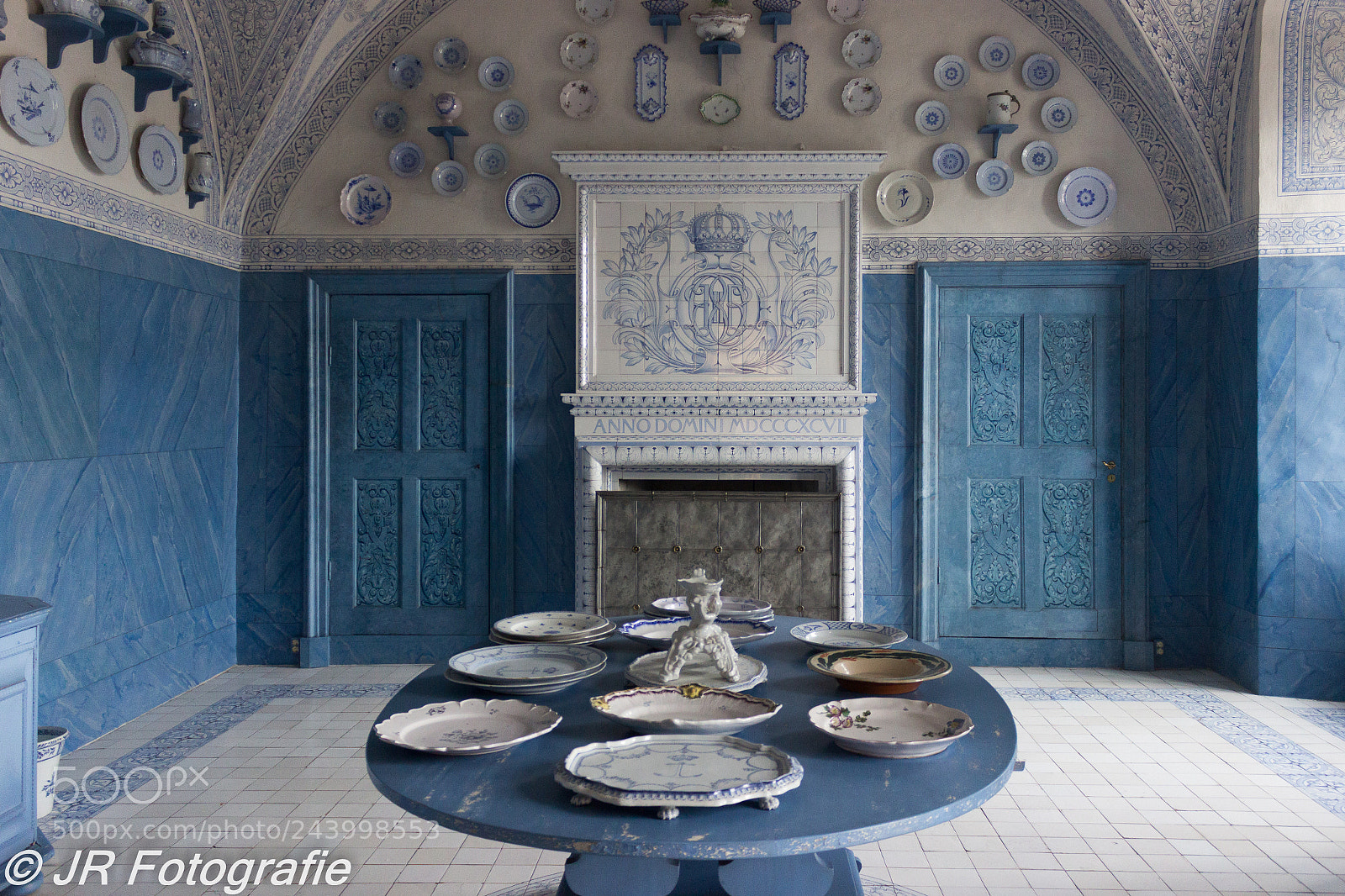 Canon EOS 600D (Rebel EOS T3i / EOS Kiss X5) sample photo. Porcelain room photography