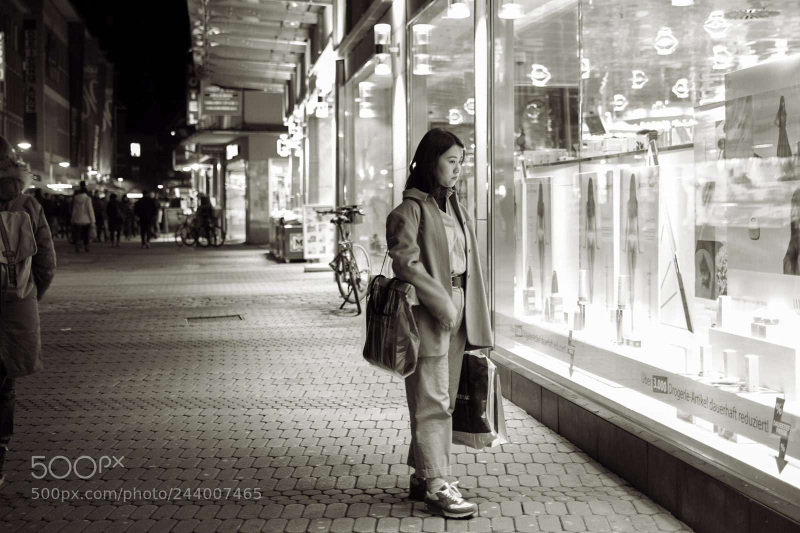 Nikon D7100 sample photo. Window shopper photography