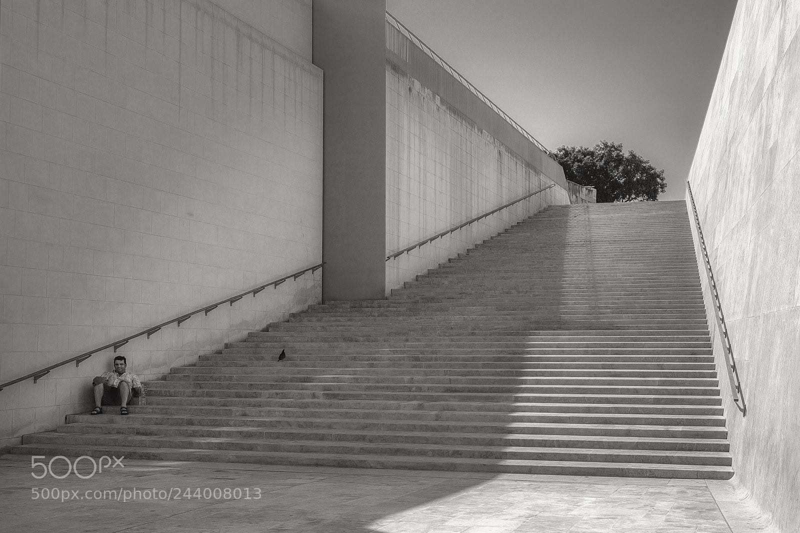 Fujifilm X-T1 sample photo. Man in the shade photography