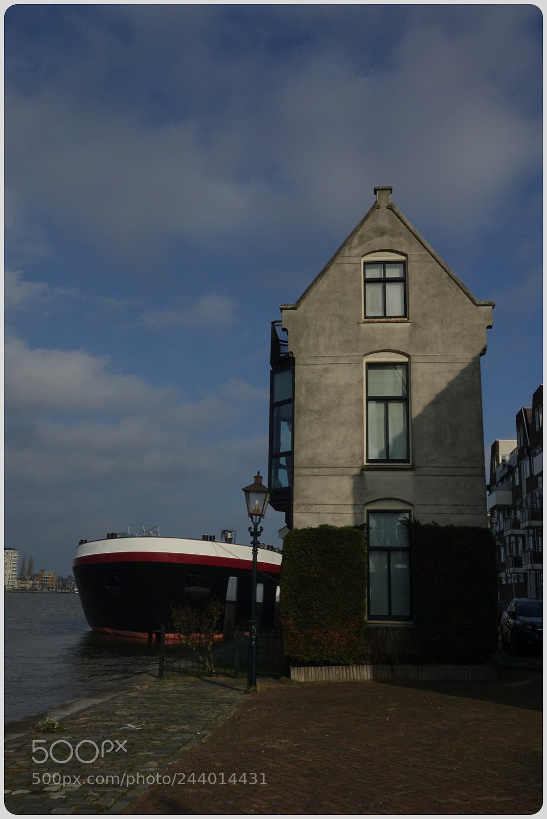 Sony Cyber-shot DSC-RX10 III sample photo. House on the quay photography