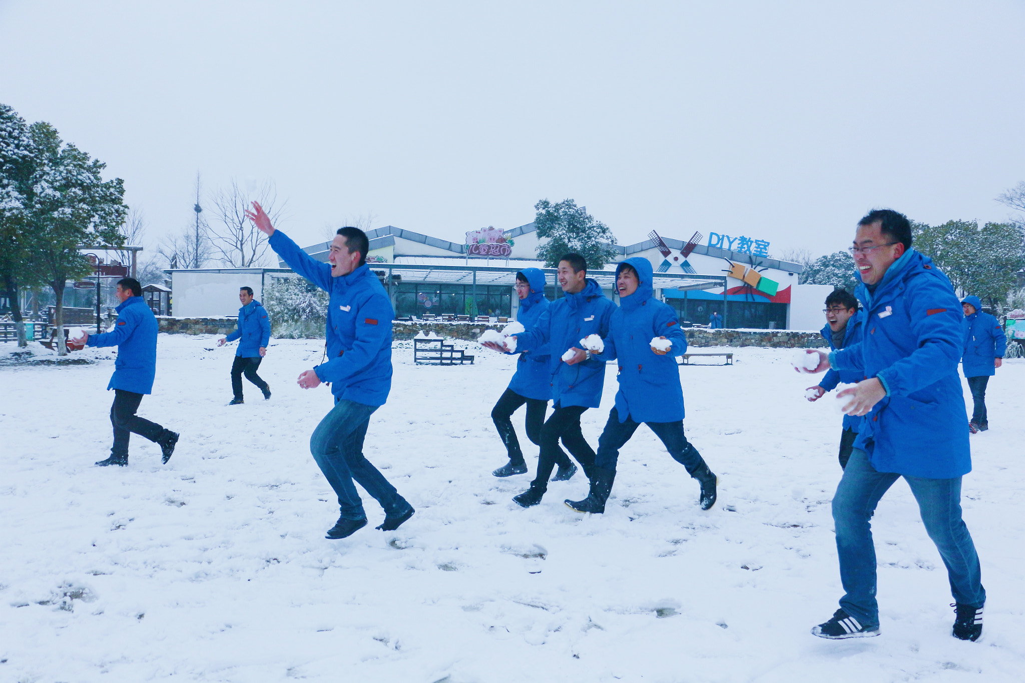 Canon EOS 700D (EOS Rebel T5i / EOS Kiss X7i) sample photo. Snowball fight. photography