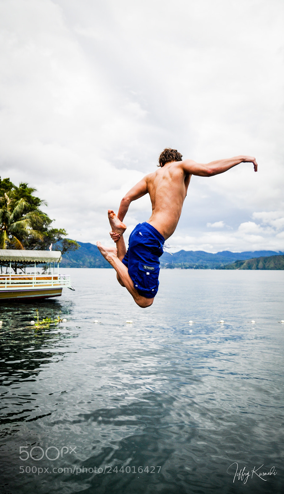 Nikon D90 sample photo. Hang time photography