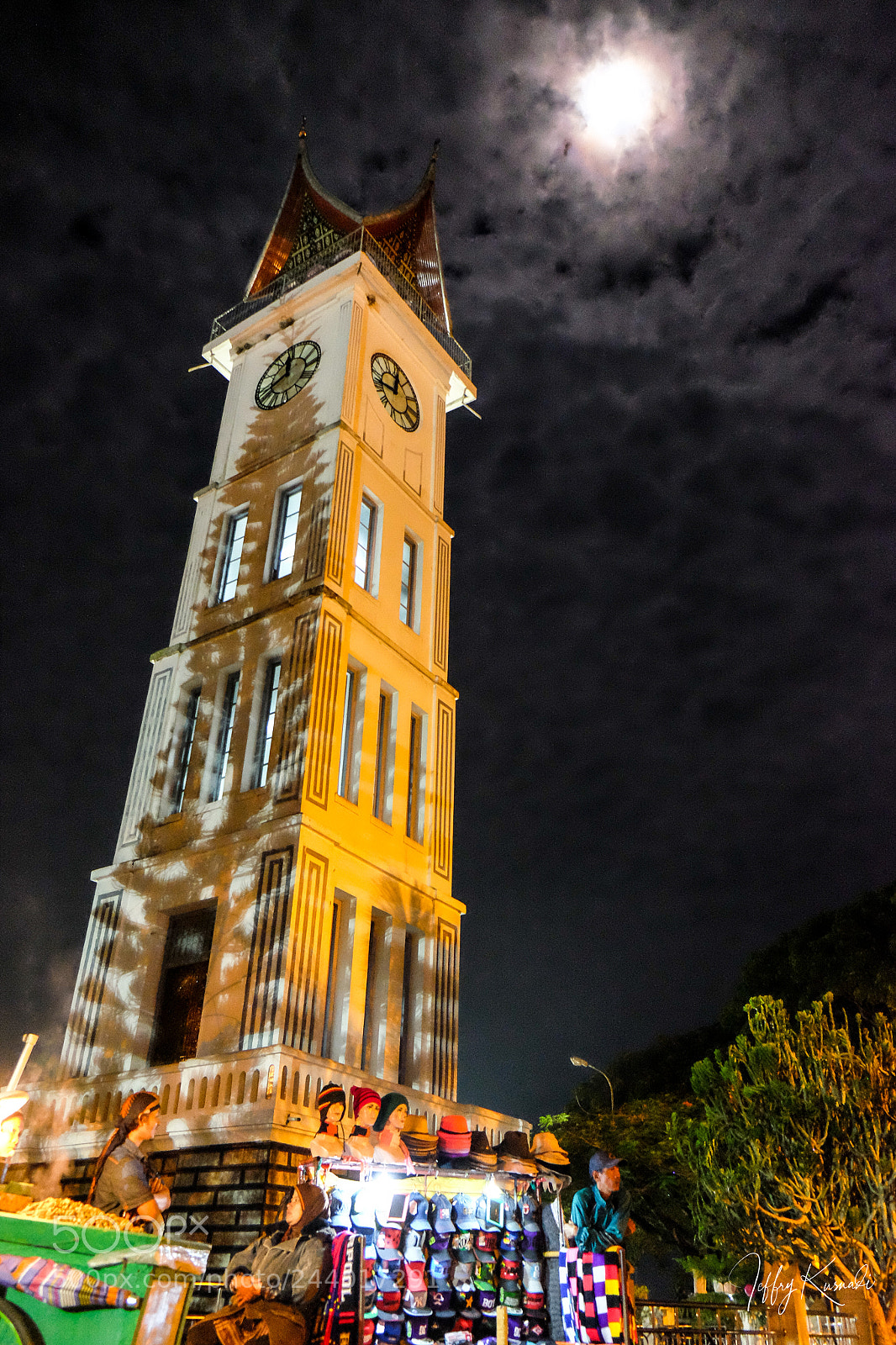 Fujifilm X-T1 sample photo. Gadang clock photography