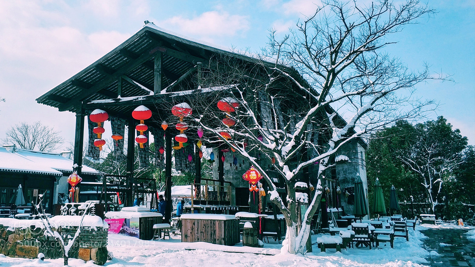 Xiaomi MI6 sample photo. The red light cage photography