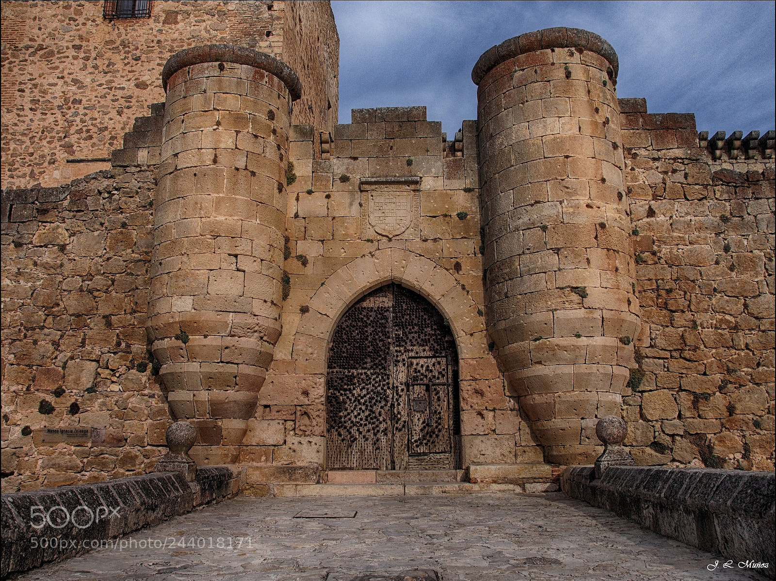 Olympus OM-D E-M5 sample photo. Castillo de pedraza. segovia photography