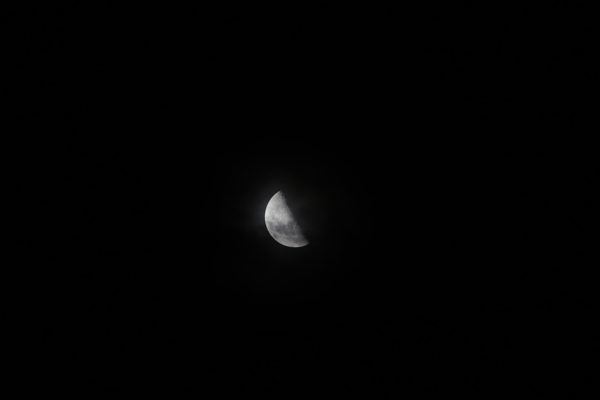 Canon EOS 100D (EOS Rebel SL1 / EOS Kiss X7) sample photo. Moon photography