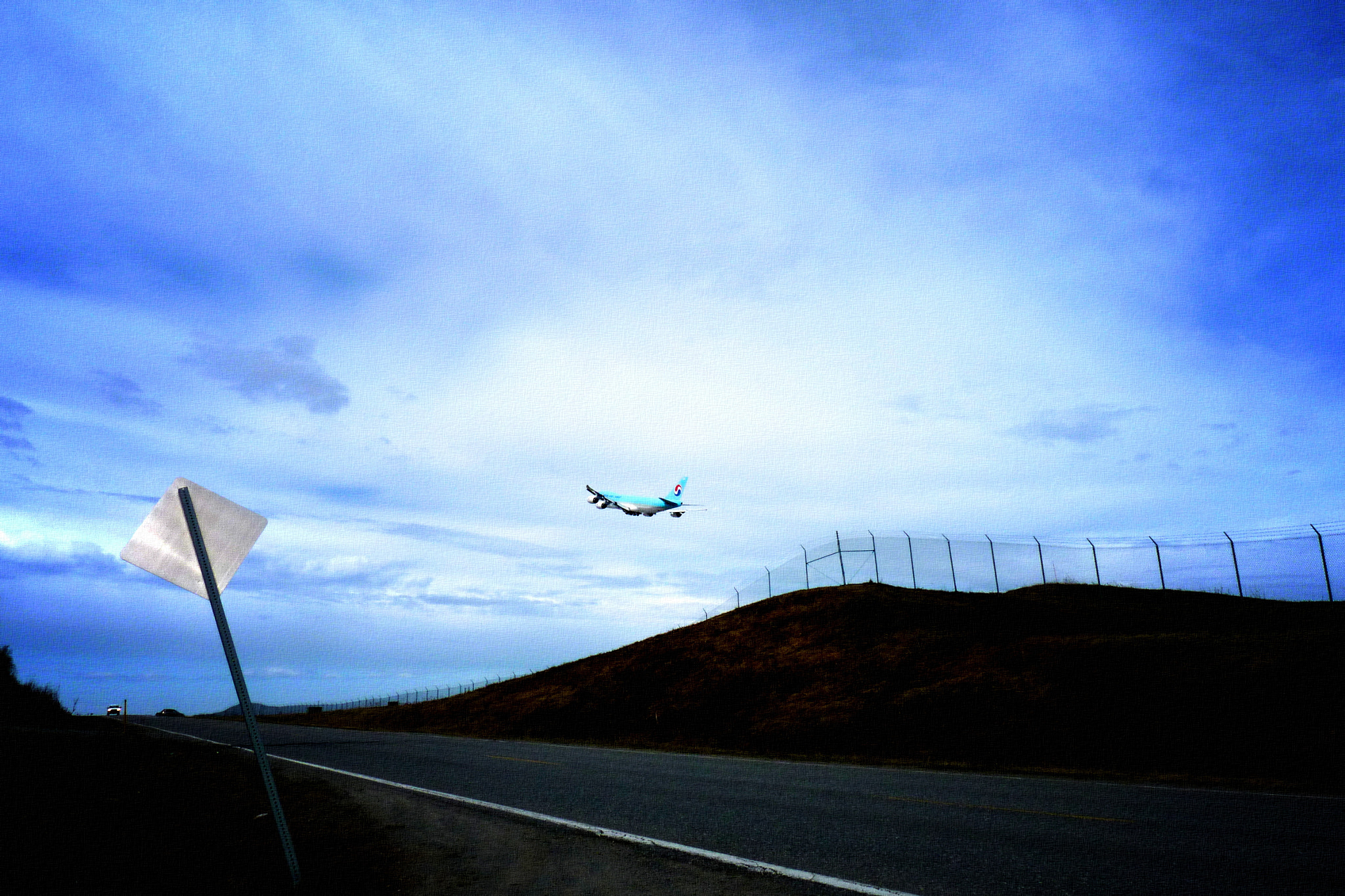 Panasonic Lumix DMC-FZ35 (Lumix DMC-FZ38) sample photo. Ted stevens international airport photography