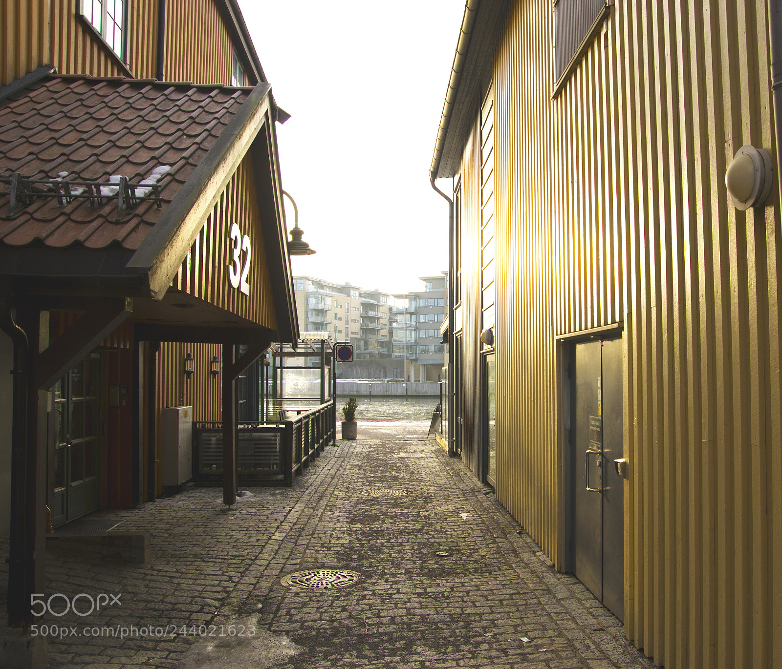 Pentax K-3 II sample photo. Tønsberg in yellow photography