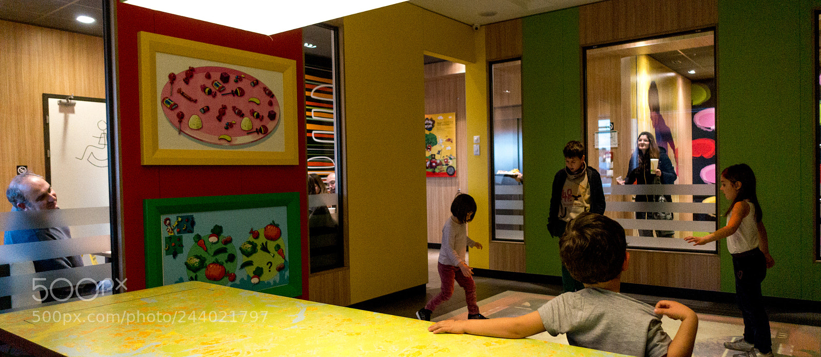 Sony Cyber-shot DSC-RX100 III sample photo. Sneaky glimpse photography