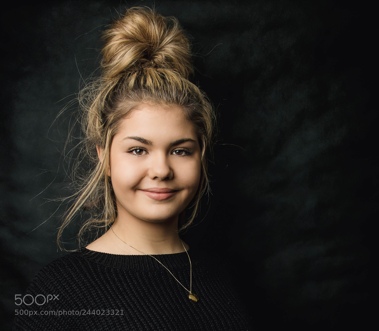 Canon EOS 760D (EOS Rebel T6s / EOS 8000D) sample photo. Portrait of bell photography