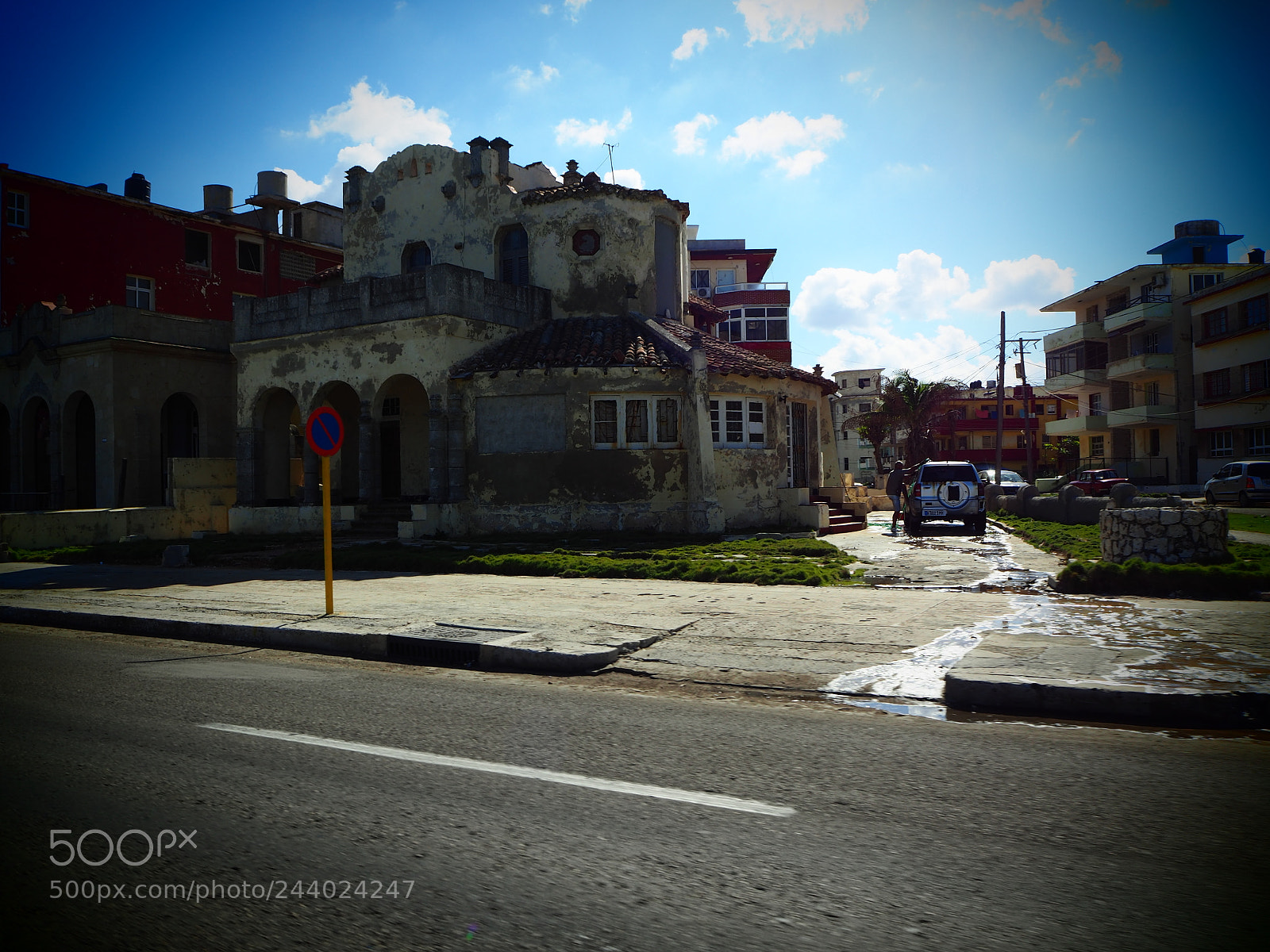 Olympus OM-D E-M10 II sample photo. A city in ruins photography