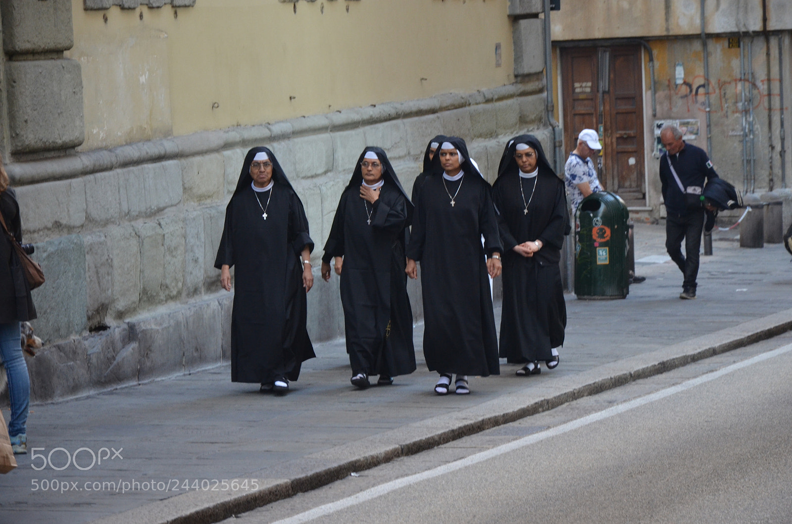 Nikon D5100 sample photo. Nuns photography