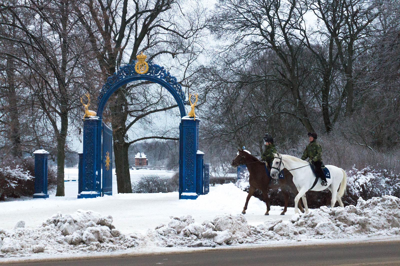 Sony Alpha a5000 (ILCE 5000) sample photo. Blue gate photography