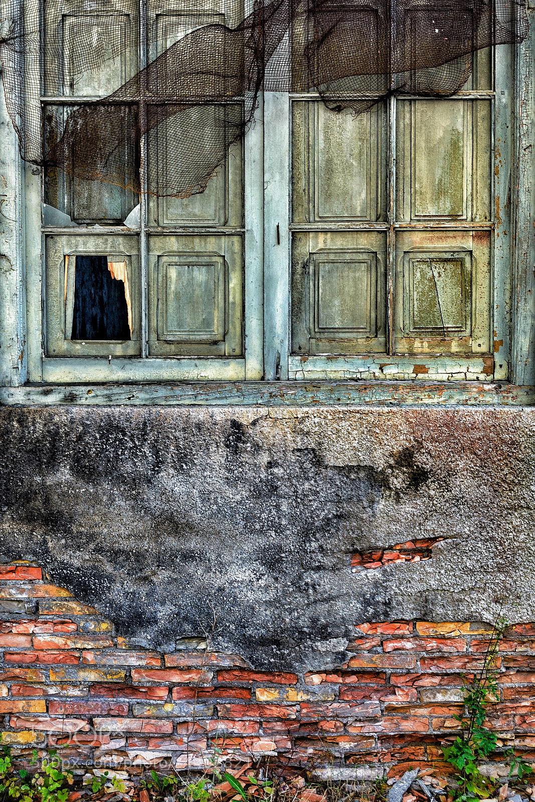 Nikon D610 sample photo. Old window photography
