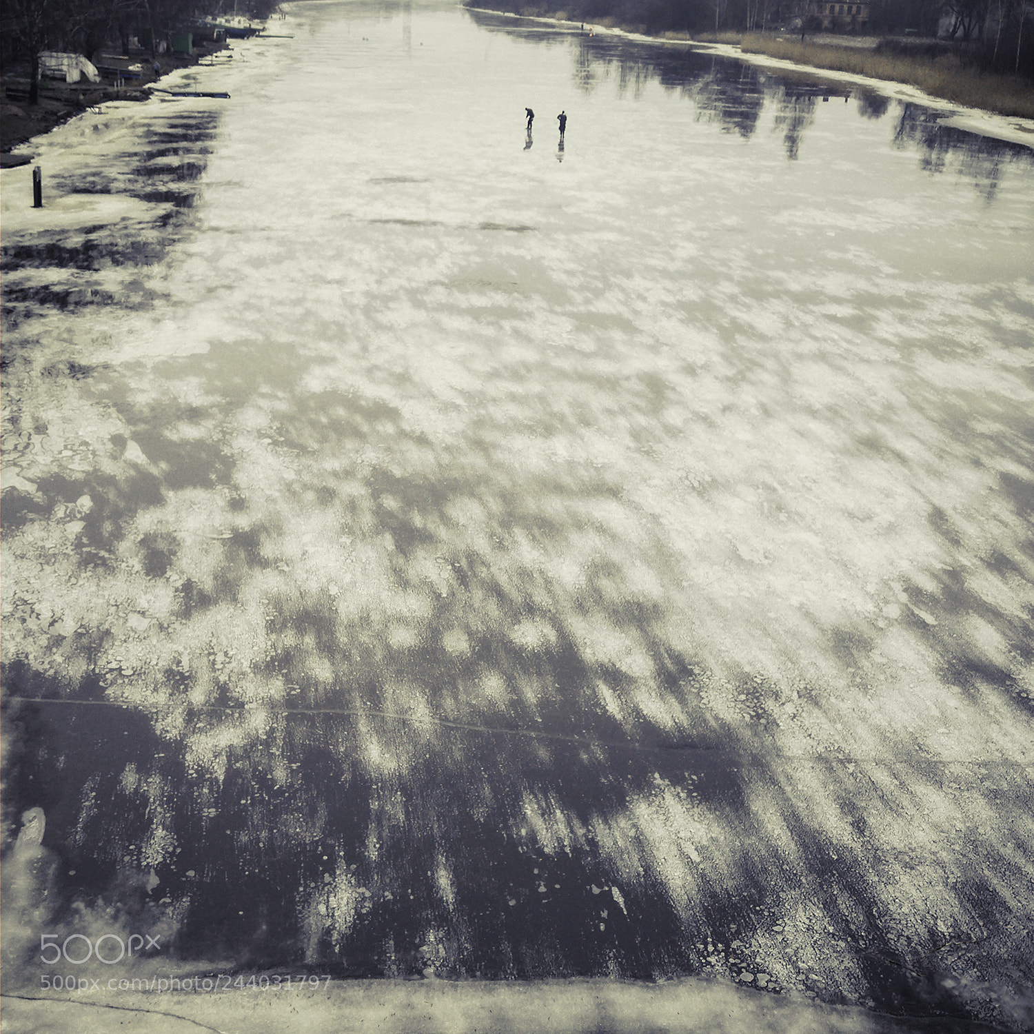 LG G4 sample photo. Men on thin ice photography
