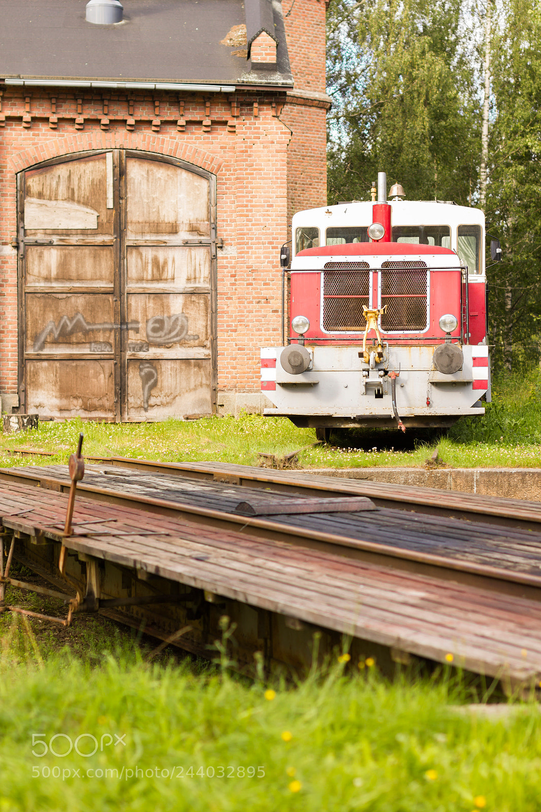 Canon EOS 550D (EOS Rebel T2i / EOS Kiss X4) sample photo. Old diesel locomotive photography
