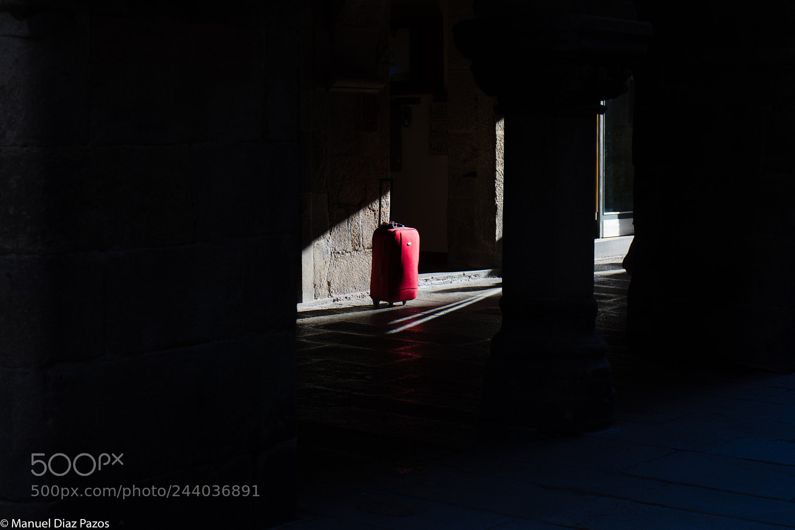 Sony a7 II sample photo. La maleta roja photography