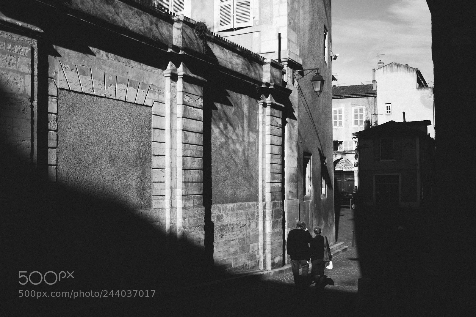 Fujifilm X-T1 sample photo. Cahors sunny alley photography