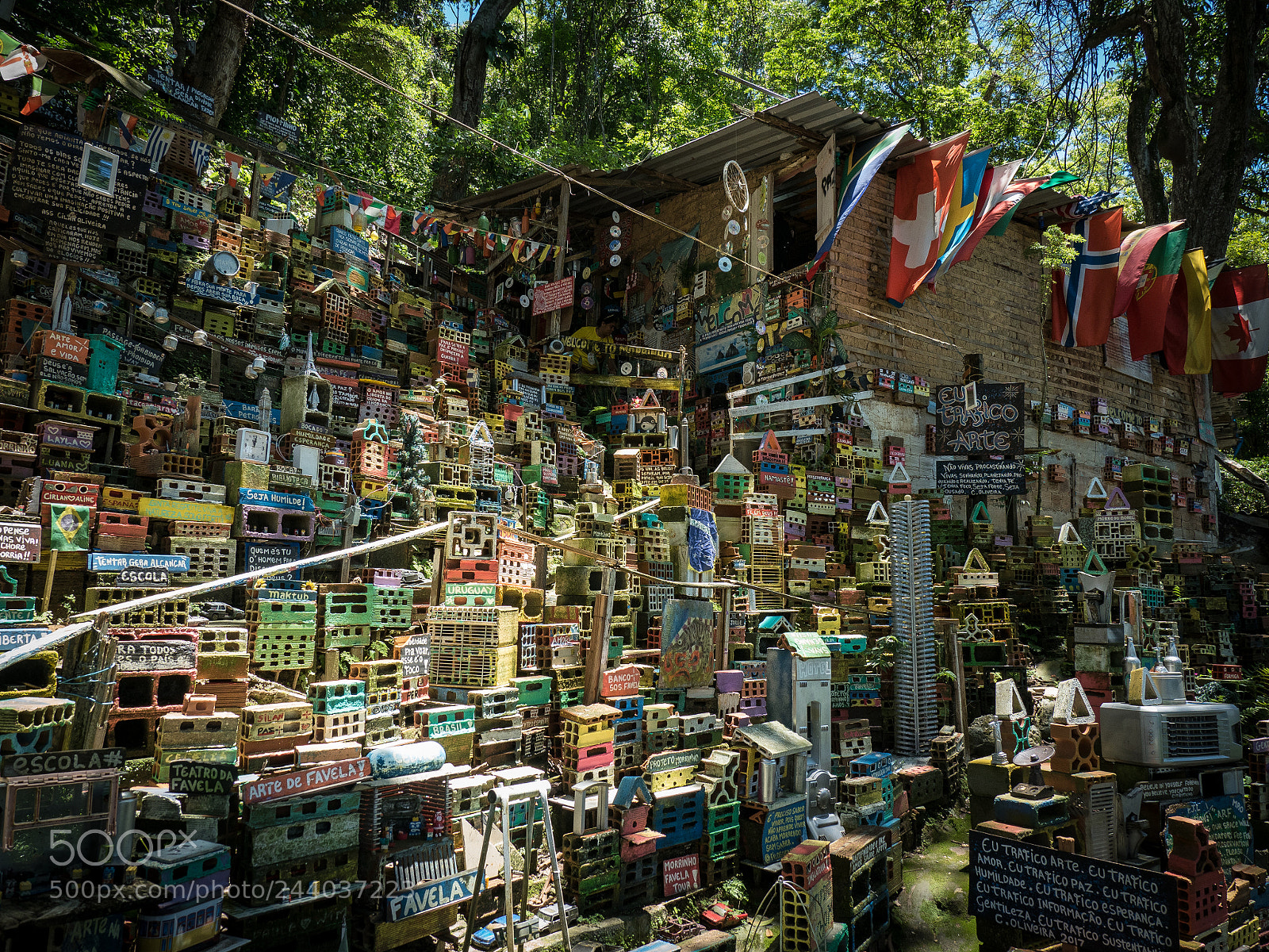 Olympus OM-D E-M5 II sample photo. Favelas projekt morrinho photography
