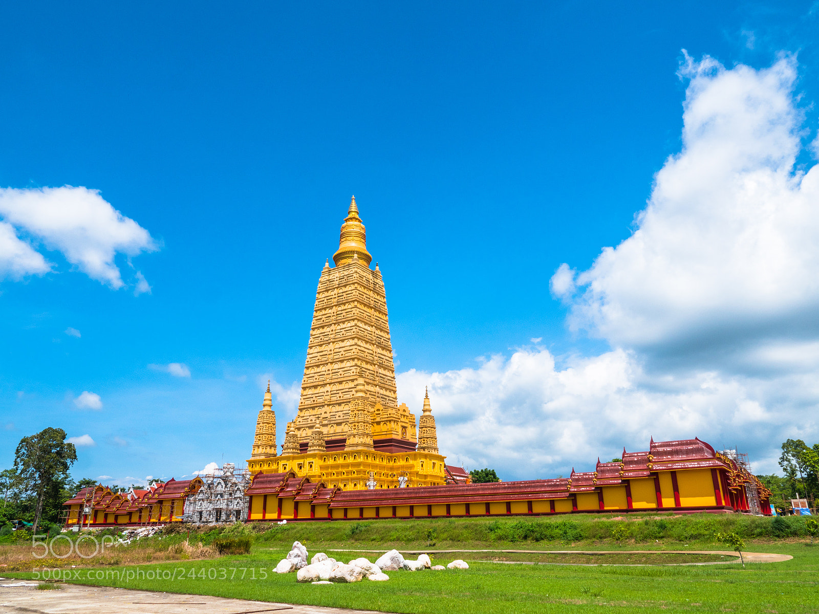 Panasonic Lumix DMC-GX8 sample photo. The high yellow pagoda photography