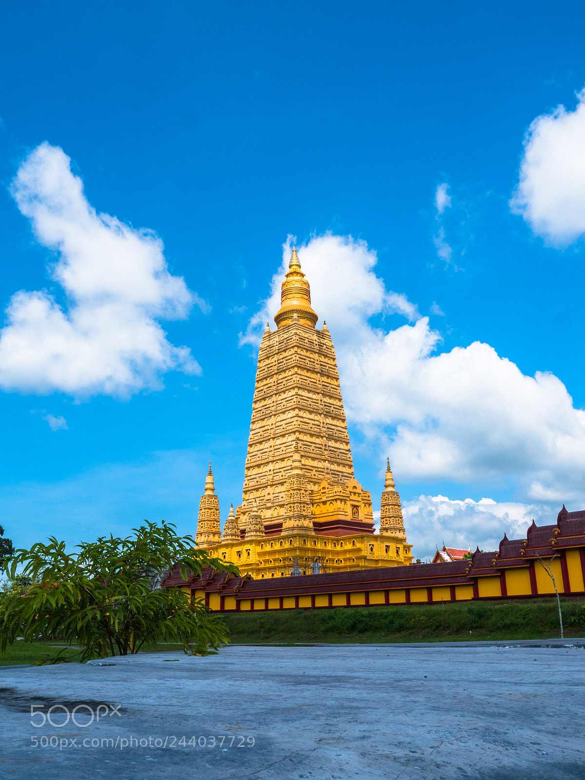 Panasonic Lumix DMC-GX8 sample photo. The high yellow pagoda photography