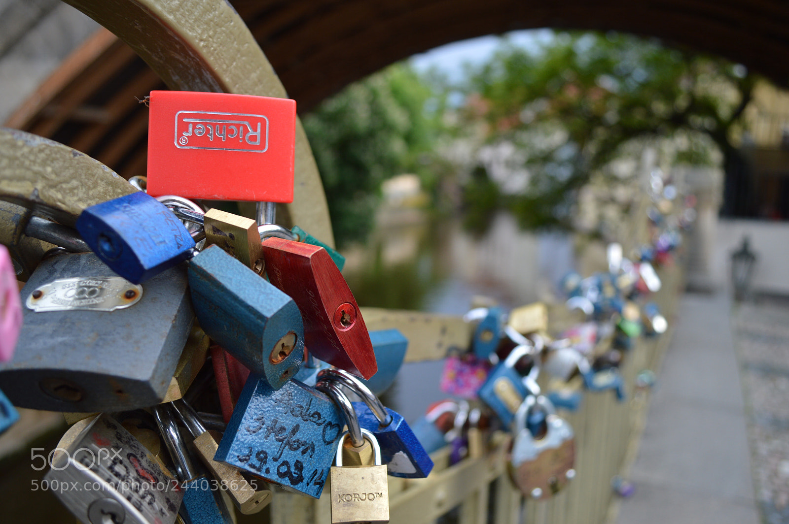 Nikon D3200 sample photo. Locked away photography