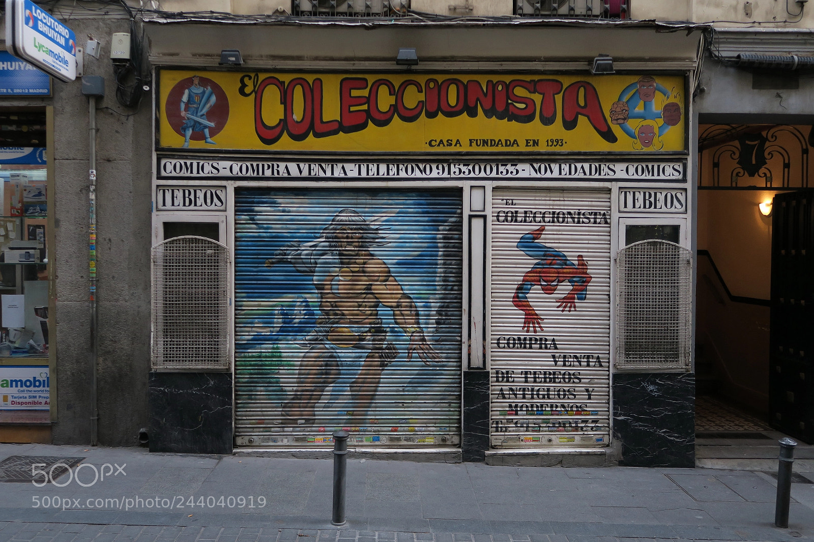 Canon PowerShot G7 X sample photo. Second hand comics shop photography