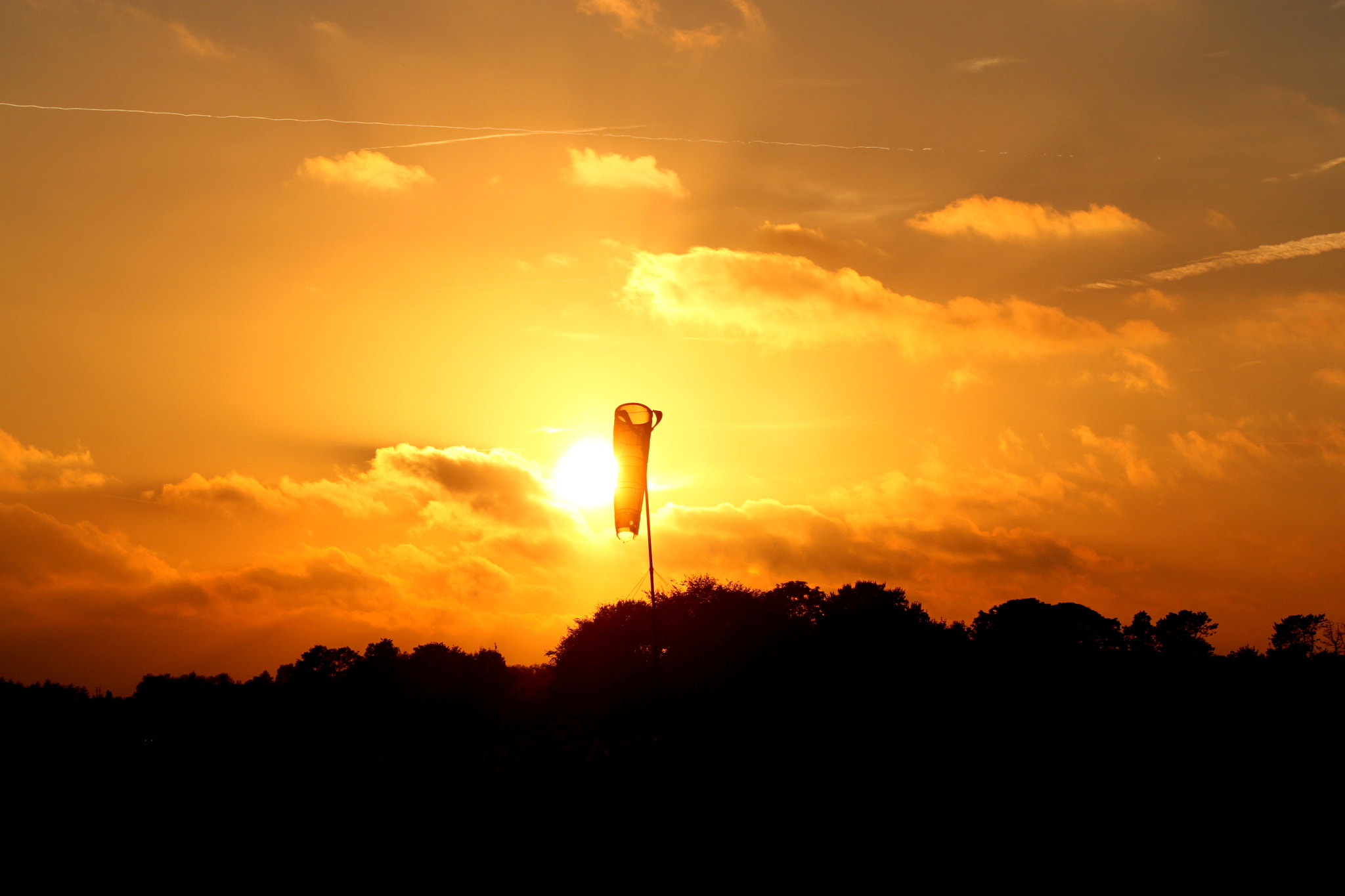 Canon EOS 500D (EOS Rebel T1i / EOS Kiss X3) + EF75-300mm f/4-5.6 sample photo. Sunset at the airfield photography