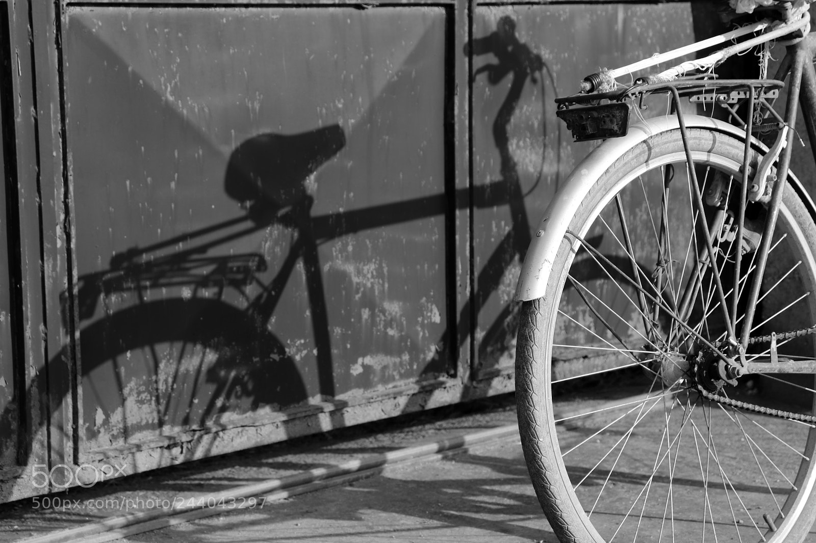 Canon EOS 200D (EOS Rebel SL2 / EOS Kiss X9) sample photo. Old bike.. photography