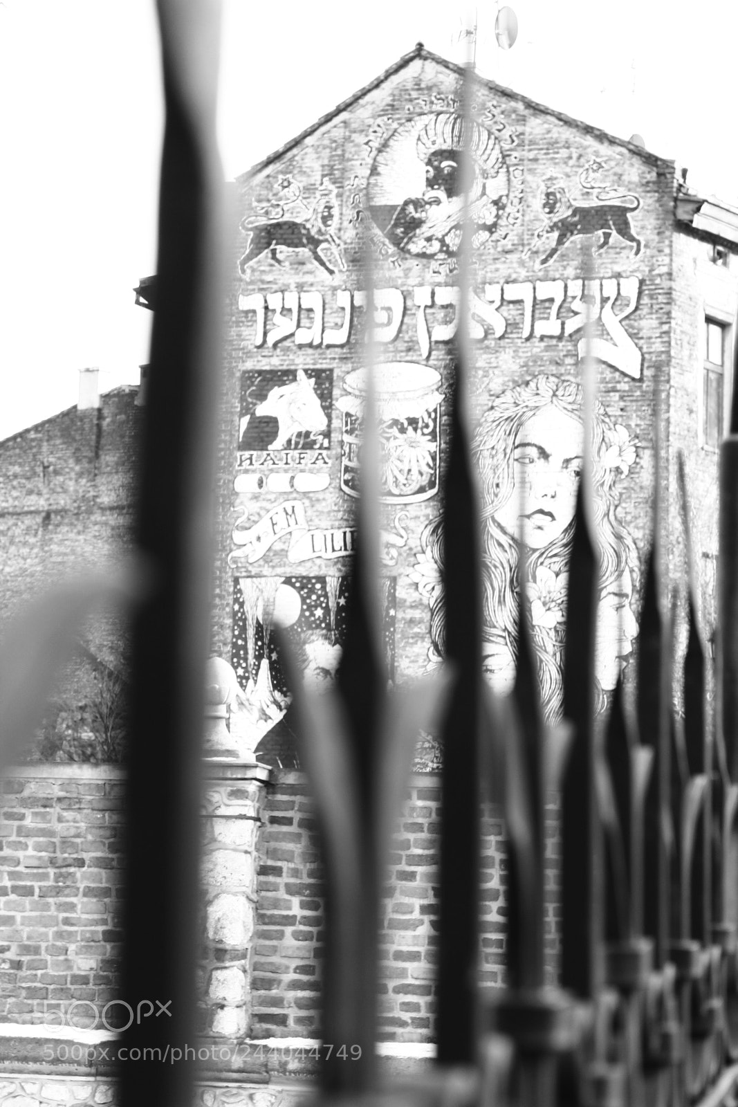 Canon EOS 1300D (EOS Rebel T6 / EOS Kiss X80) sample photo. Jewish district, behind the photography