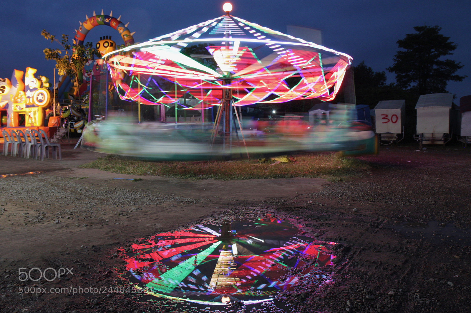 Canon EOS 500D (EOS Rebel T1i / EOS Kiss X3) sample photo. Merry go round photography